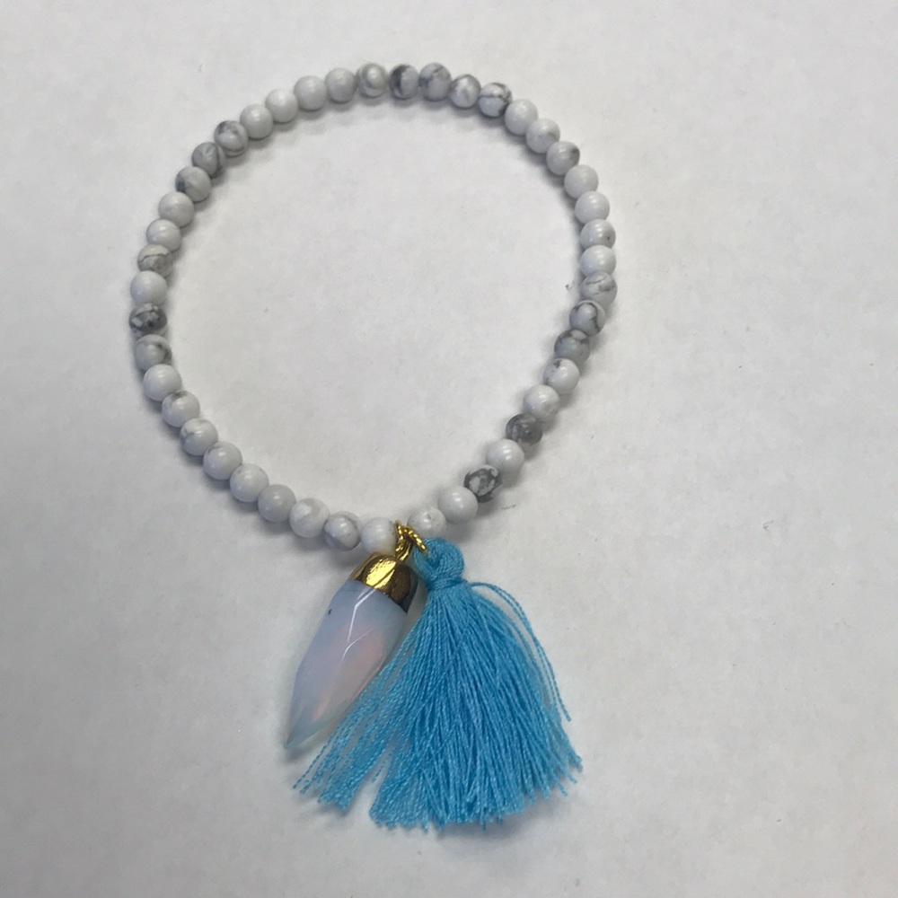 BEADED STRETCH BRACELET WITH TASSEL AND PENDANT